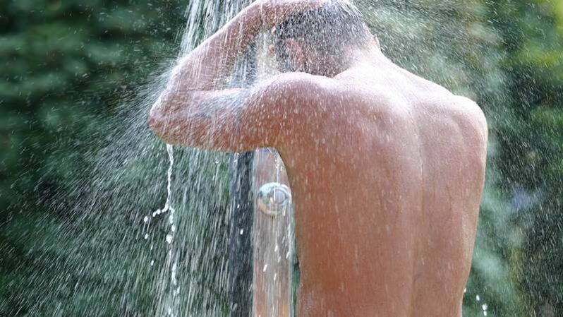 Контрастний душ допомагає чоловікові підбадьоритися та підвищує потенцію